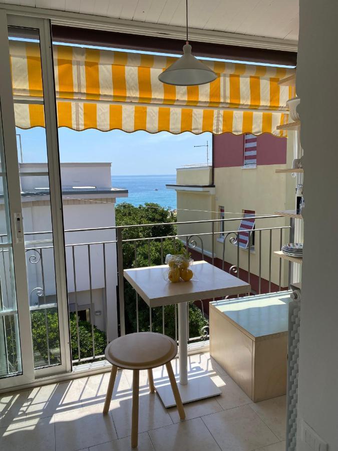 Residence Villa Ombrosa Spotorno Buitenkant foto