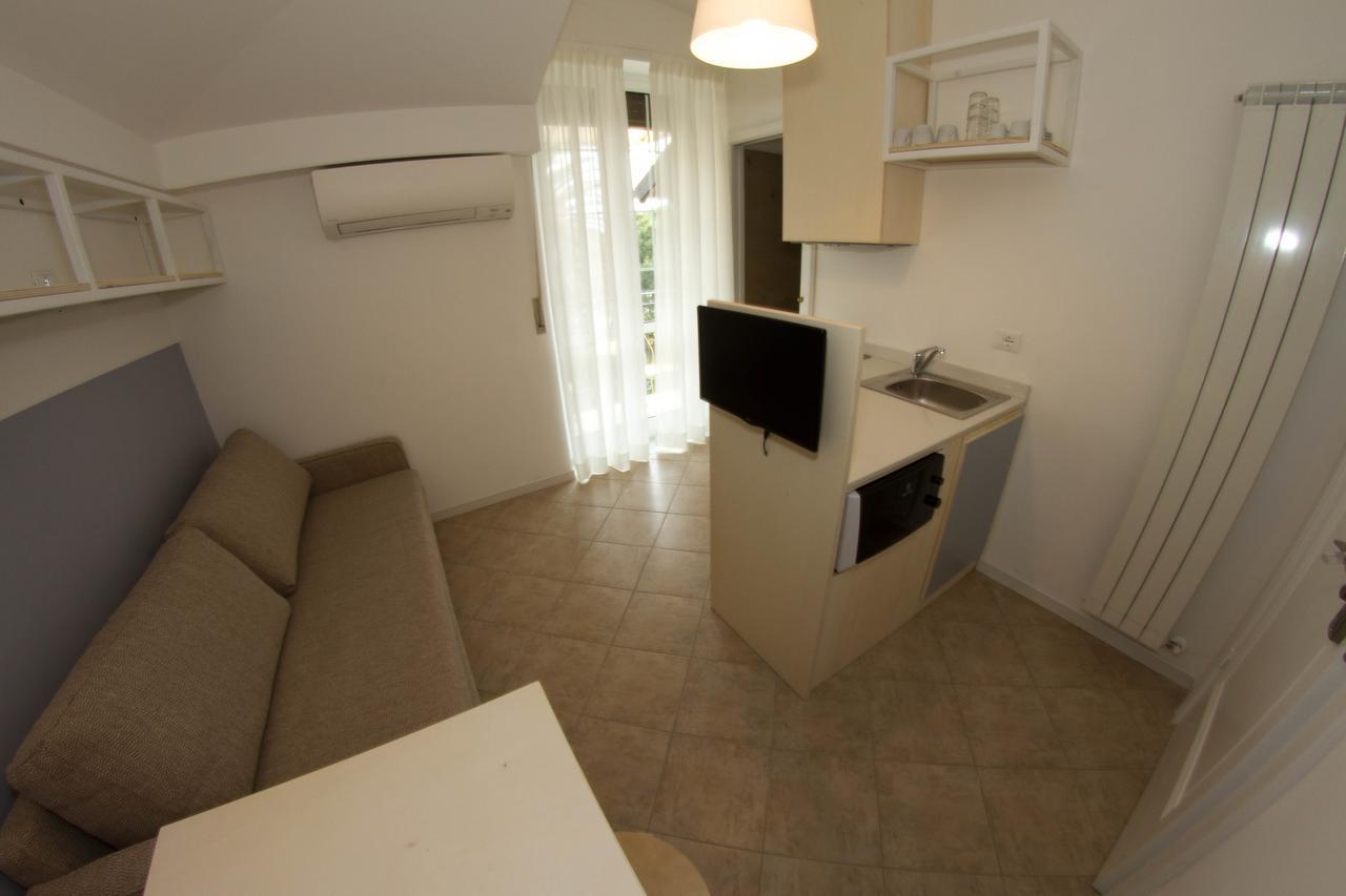 Residence Villa Ombrosa Spotorno Buitenkant foto