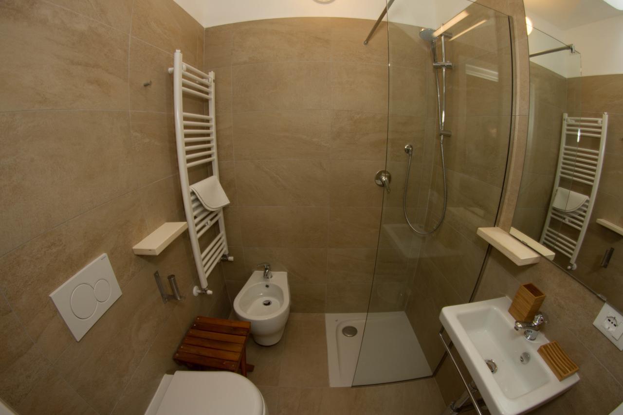 Residence Villa Ombrosa Spotorno Buitenkant foto