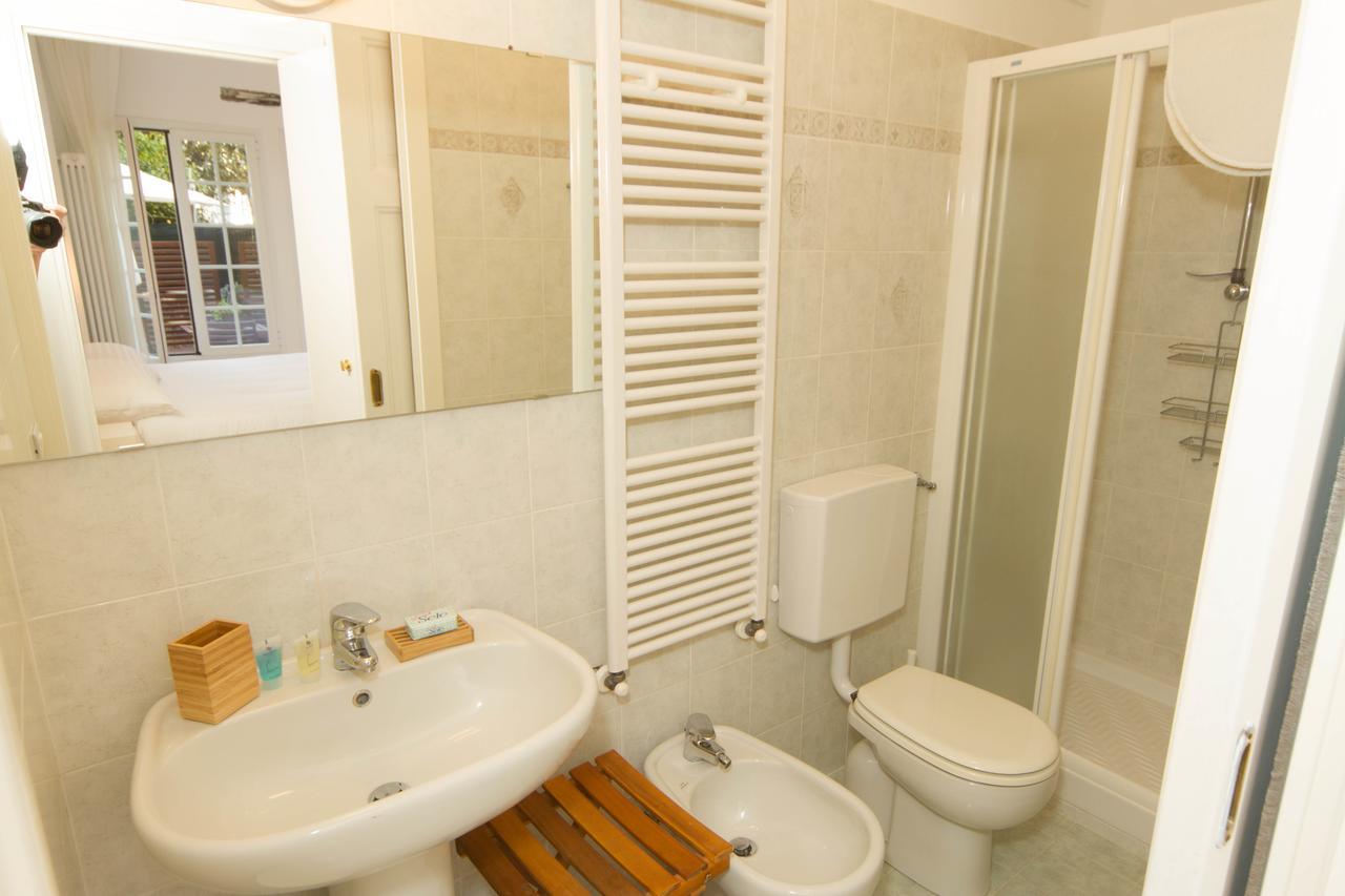 Residence Villa Ombrosa Spotorno Buitenkant foto