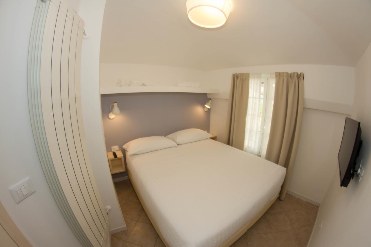 Residence Villa Ombrosa Spotorno Buitenkant foto