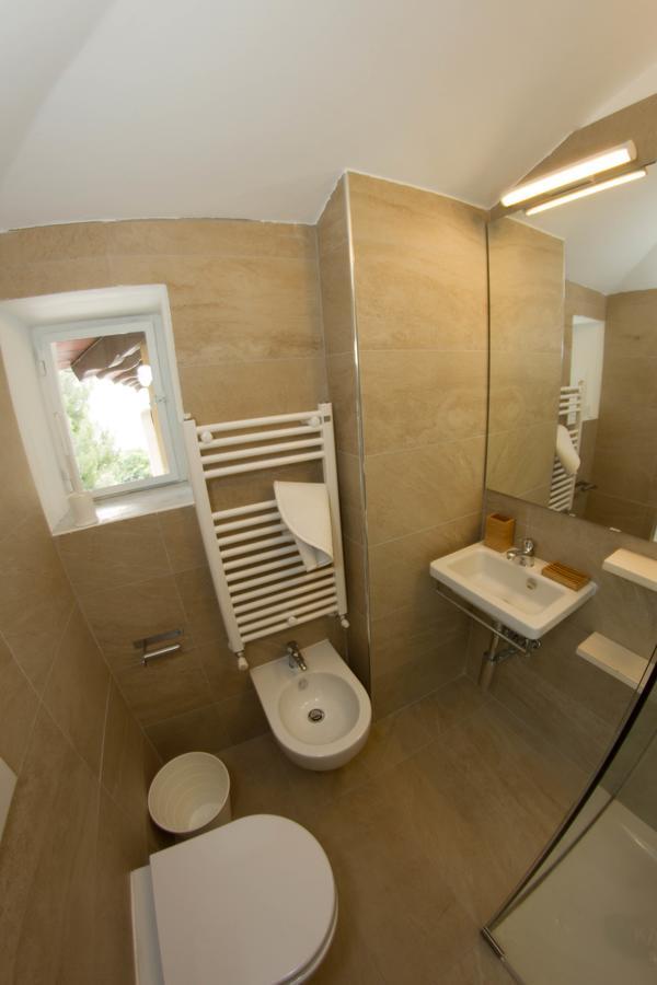 Residence Villa Ombrosa Spotorno Buitenkant foto