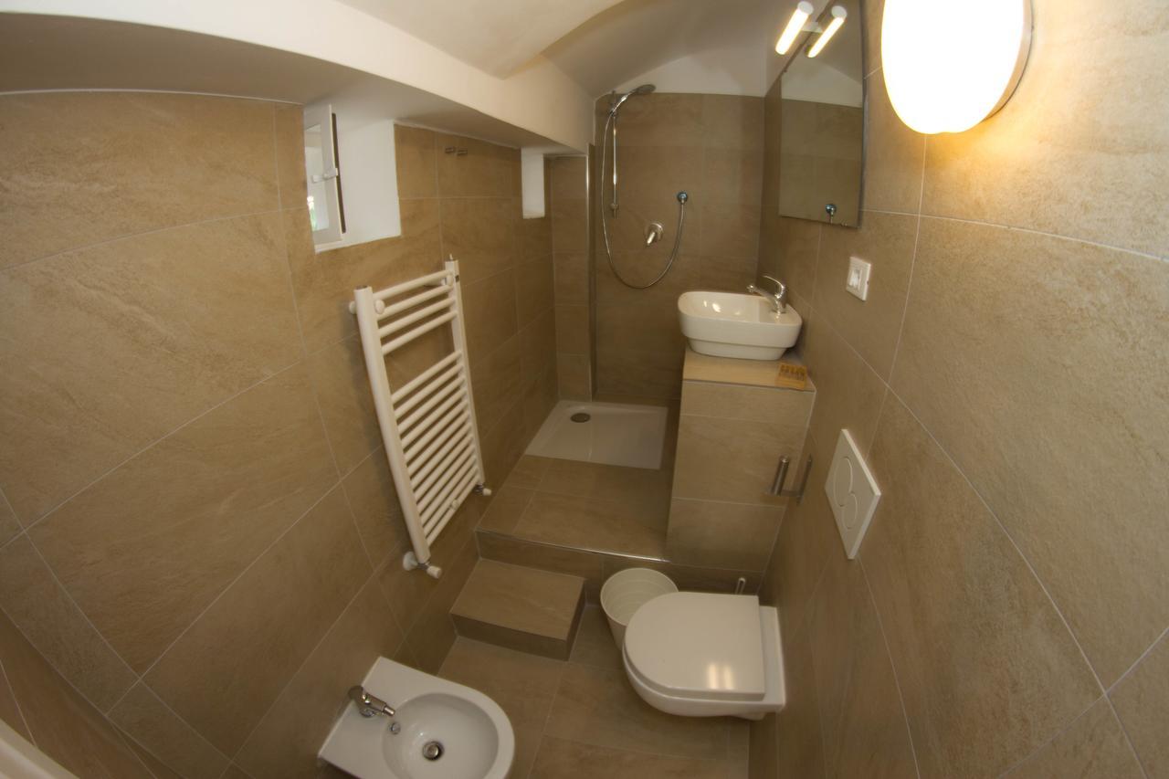 Residence Villa Ombrosa Spotorno Buitenkant foto